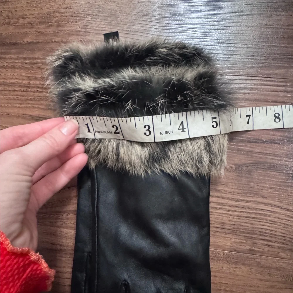 Alexandra Bartlett Black Leather Gloves with Rabbit Fur Trim